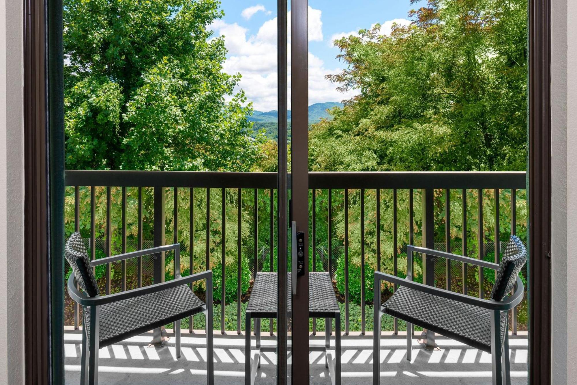 Courtyard 3* Asheville