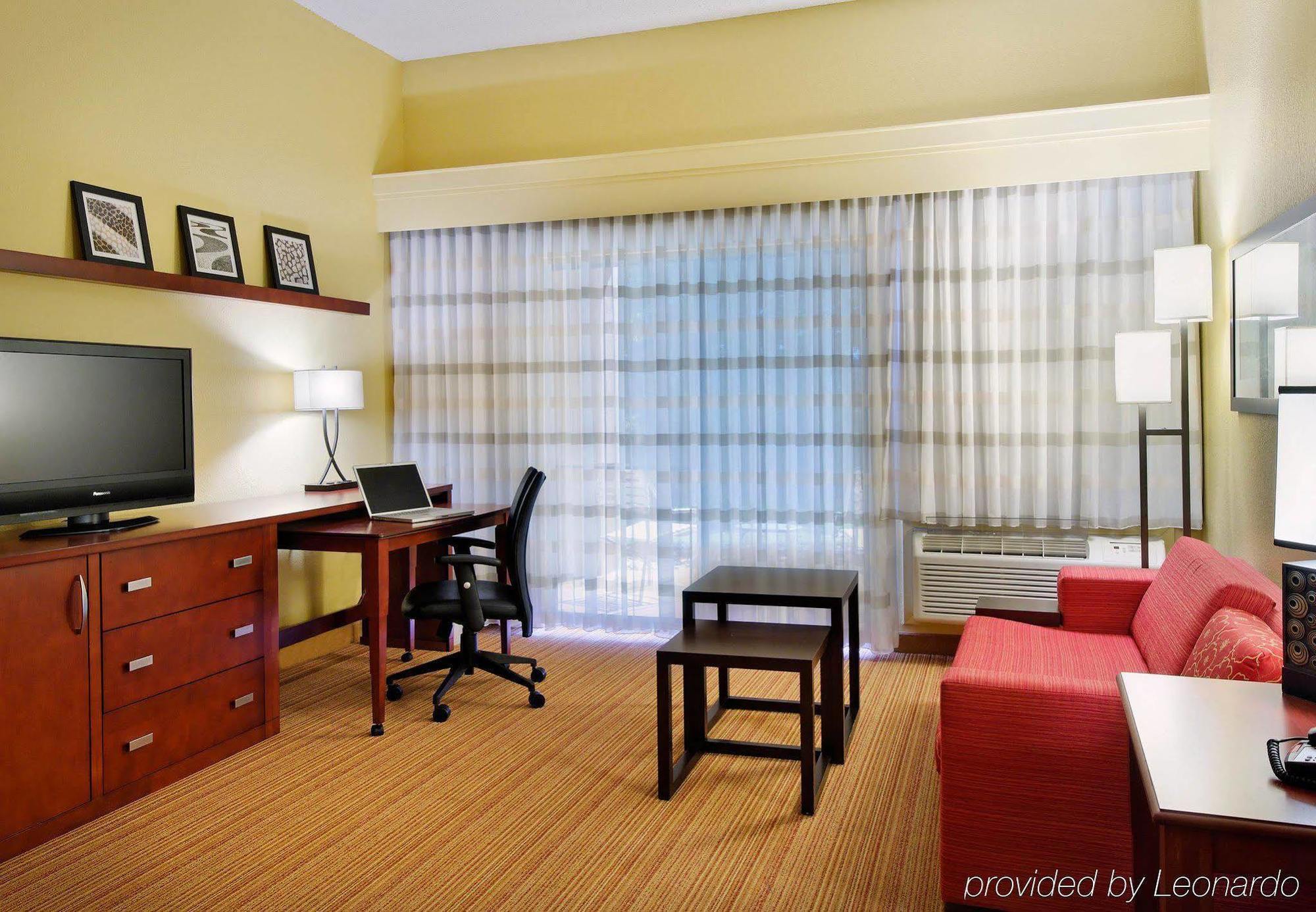 Courtyard 3* Asheville