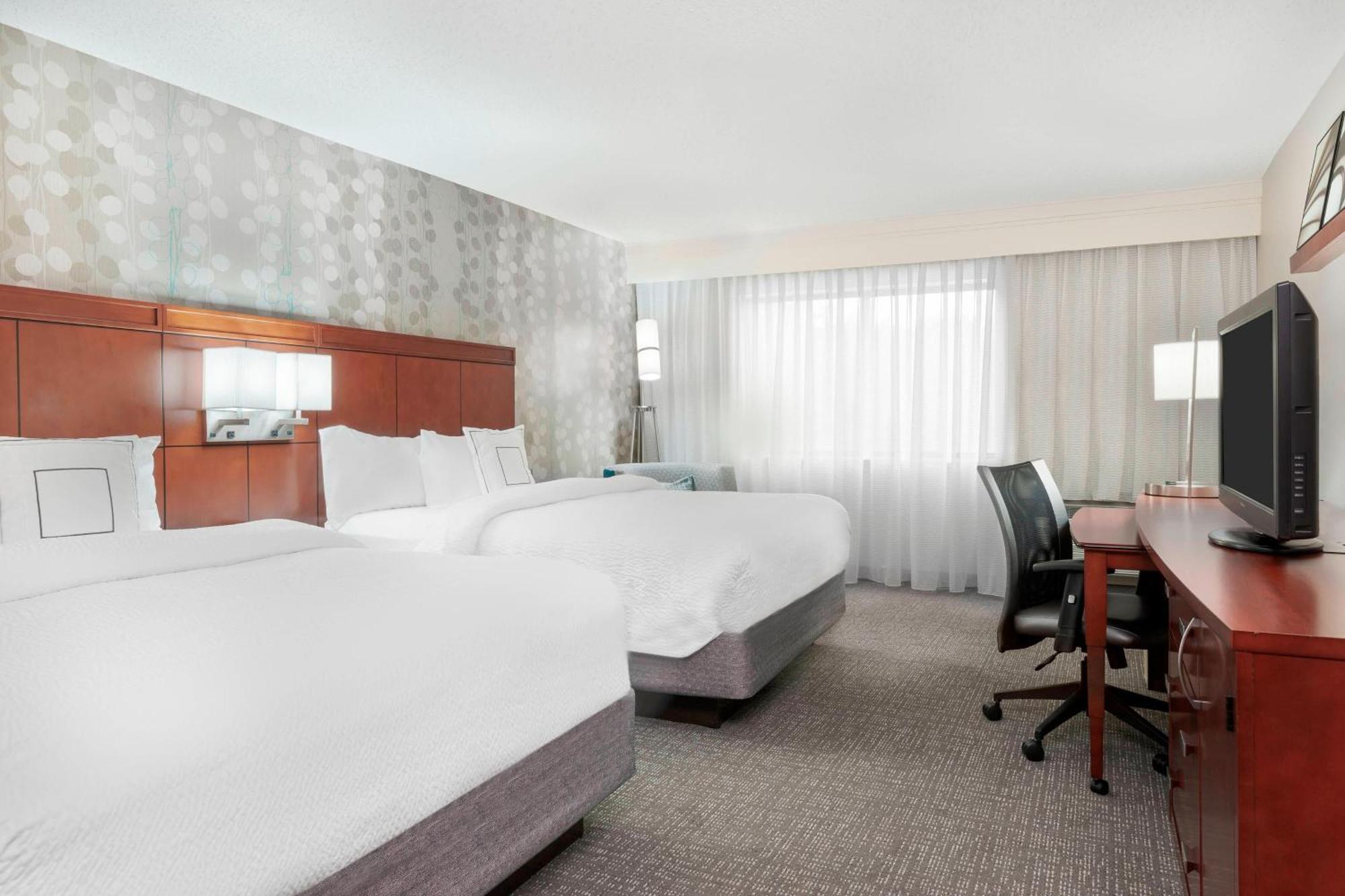 Courtyard Hotel 3*