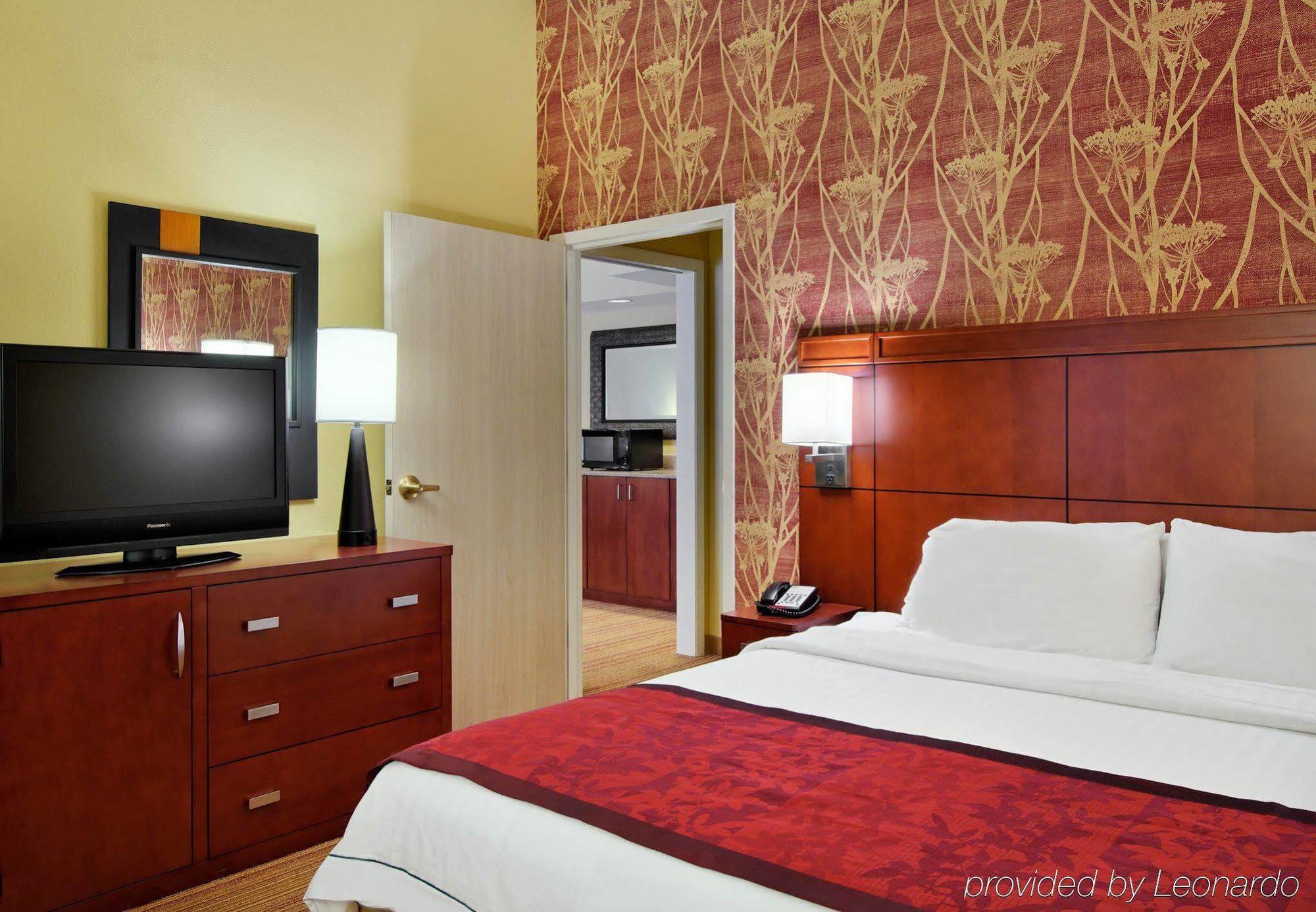 Courtyard Hotel 3*