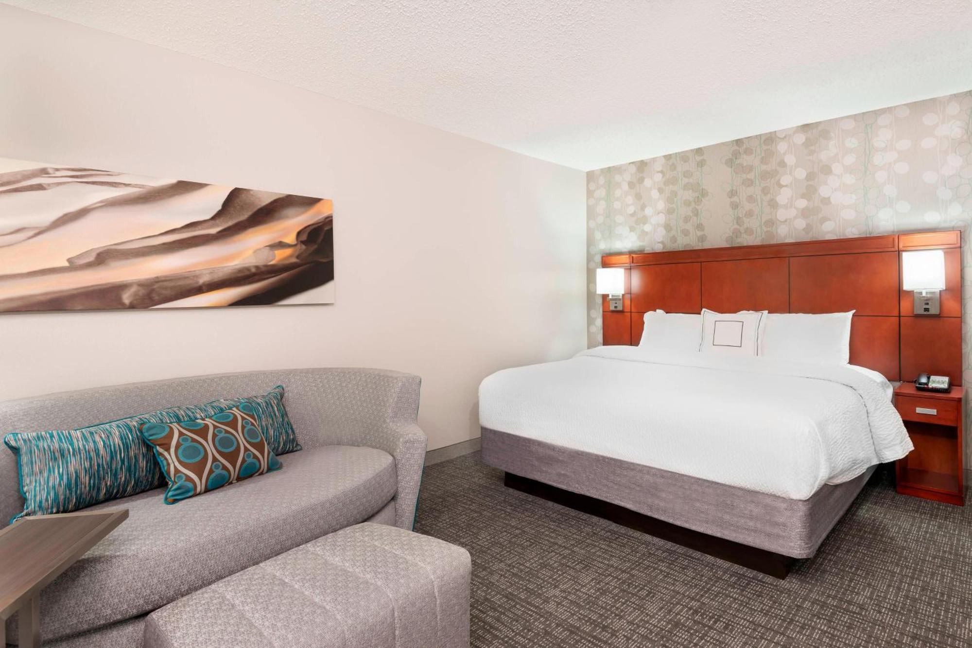 Courtyard Hotel 3*